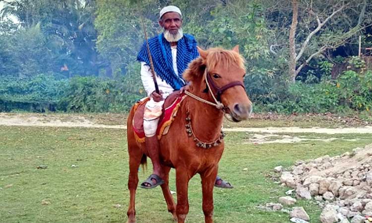 সুস্থ হয়ে বাড়ি ফিরে প্রিয় ঘোড়ার হত্যাকারীদের ক্ষমা করতে চান মনু মিয়া