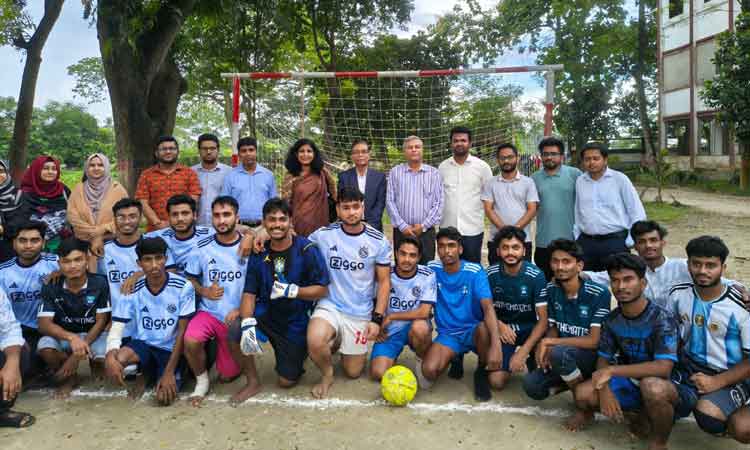 কিশোরগঞ্জ বিশ্ববিদ্যালয়ে আরাফাত রহমান কোকো স্মৃতি ফুটবল টুর্নামেন্ট শুরু