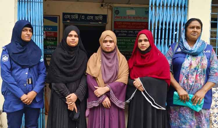সাবেক স্ত্রীর ছবি ভাইরাল করার হুমকি দিয়ে ৫ লাখ টাকা চাঁদা দাবির মামলায় প্রবাসীর তিন বোন গ্রেপ্তার