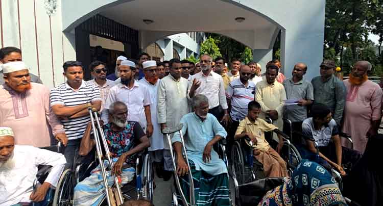 কিশোরগঞ্জে ৩০ অসহায় ও প্রতিবন্ধী ব্যক্তি পেলেন জেলা পরিষদের হুইল চেয়ার উপহার