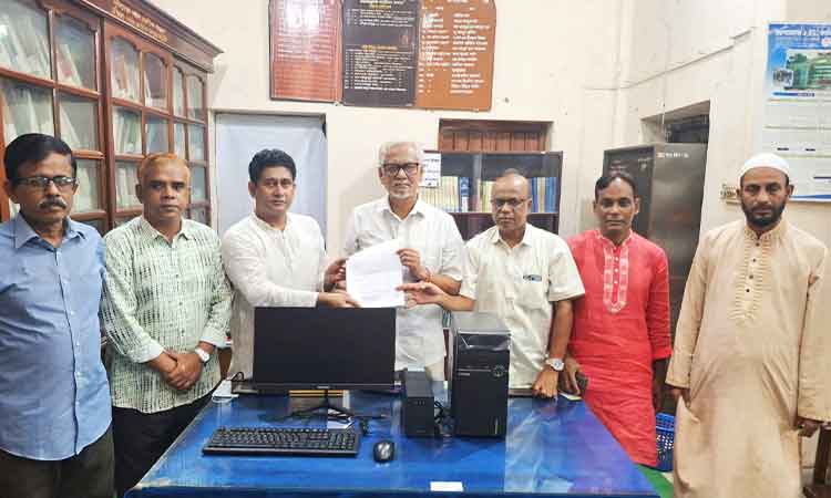 জেলা পাবলিক লাইব্রেরি’র জন্য কম্পিউটার দিয়েছেন এ.এফ.এম. ইমদাদউল্লাহ
