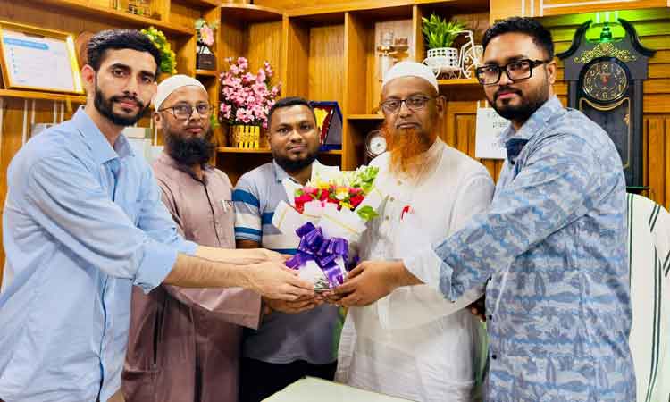 অধ্যাপক পদে পদোন্নতি পেলেন ডা. একরাম আহসান জুয়েল, সিক্ত হলেন ফুলেল শুভেচ্ছায়